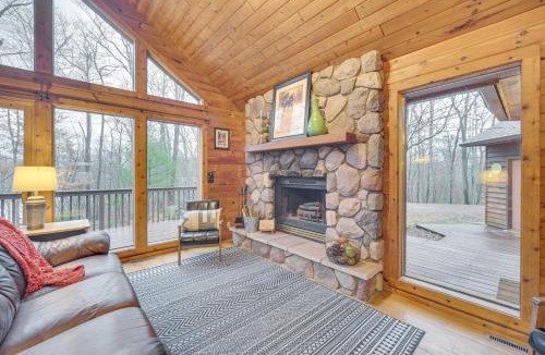 Hayward House | Cozy Wisconsin Cabin w/Deck, Kayaks & Lake Views!