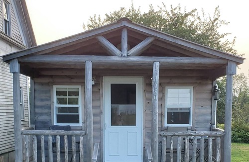Ellsworth Cabin | Cozy year round cabin near Acadia and ATV trails, and pet friendly!