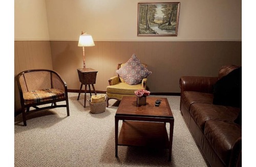 Litchfield Cottage | Cozy Year-round Lakefront 3 Bedroom 2 bath on Sand Pond with stunning view.