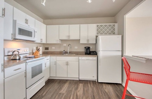 Old Louisville Apartment | CozySuites 800 Tower 1BR with gym! 18