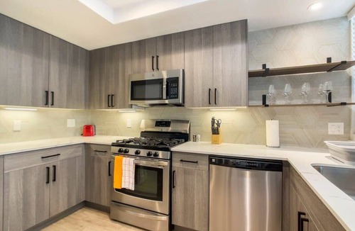 Desert Paradise Estates Apartment | CozySuites at Kierland Commons by golf course!
