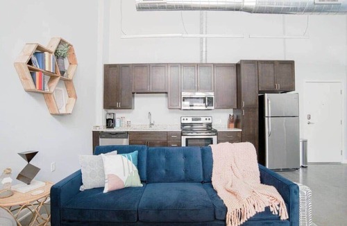 Cole-Noble District Apartment | CozySuites l 2BR, Monument Circle, Indy