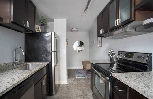 Cole-Noble District Apartment | CozySuites l Trendy 1BR, Monument Circle, Indy