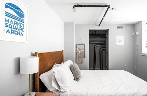 Cole-Noble District Apartment | CozySuites l Trendy 1BR, Monument Circle, Indy