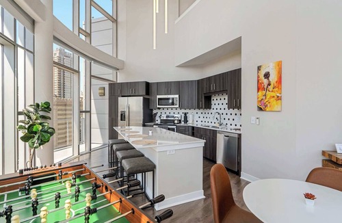 Chatham-Arch Apartment | CozySuites - Penrose on Mass w/pool & parking #5