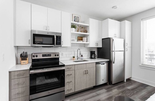 Cole-Noble District Apartment | Cozysuites Studio Apartment in Urban Indy