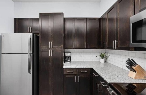 Indianapolis Apartment | CozySuites Stunning 4BR next to Whole Foods