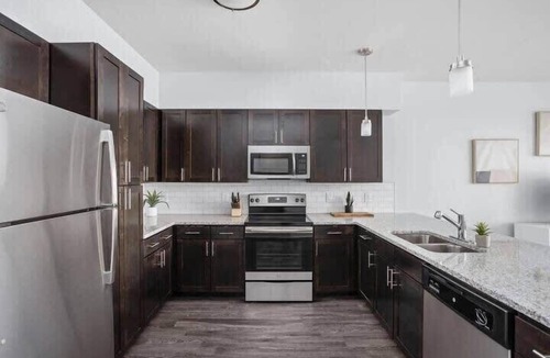 Indianapolis Apartment | CozySuites Stunning 4BR next to Whole Foods