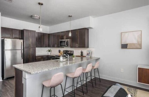 Indianapolis Apartment | CozySuites Stunning 4BR next to Whole Foods