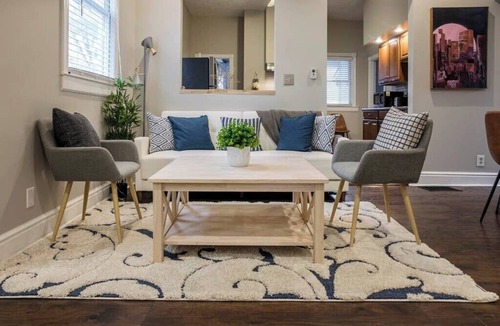 Clifton House | CozySuites Stunning 3BR Retreat on Frankfort Ave