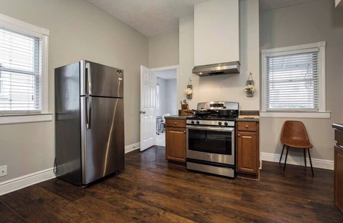 Clifton House | CozySuites Stunning 3BR Retreat on Frankfort Ave