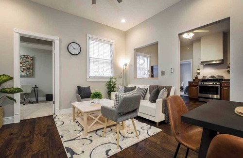 Clifton House | CozySuites Stunning 3BR Retreat on Frankfort Ave