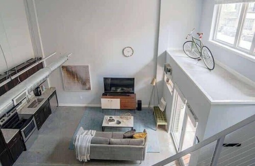 Market East District Apartment | CozySuites TWO Stylish Apts, Monument Circle, Indy