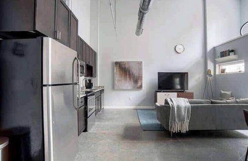 Market East District Apartment | CozySuites TWO Stylish Apts, Monument Circle, Indy