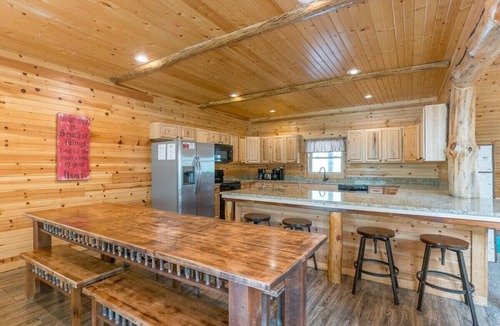 Rockbridge Cabin | Creek Lodge | Hocking Hills, 7BR, Pool, Theater