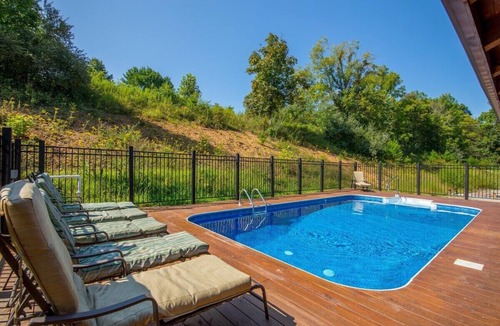 Rockbridge Cabin | Creek Lodge | Hocking Hills, 7BR, Pool, Theater