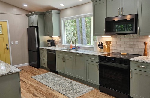 Carsonville House | Creekside Forest Retreat, IR Sauna, L2+ EV Charger