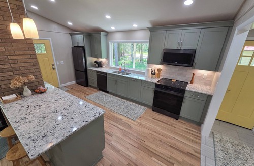 Carsonville House | Creekside Forest Retreat, IR Sauna, L2+ EV Charger