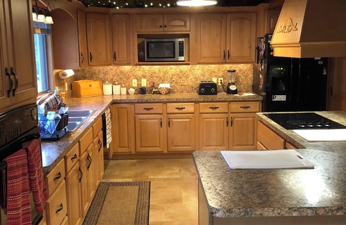 Garden View House | Creekside Park Lodge on Private 2 1/2 Manicured Acres with Huge Luxury Pool.