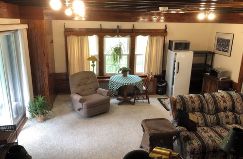 Garden View House | Creekside Park Lodge on Private 2 1/2 Manicured Acres with Huge Luxury Pool.
