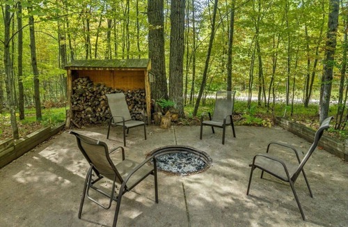Crivitz House | Crivitz Luxury Retreat - Firepit, EV Charger