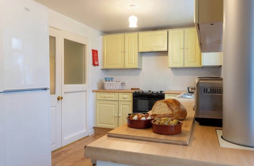 Kirk Yetholm House | Cross Keys House - Cosy 4-Bed Cottage In Yetholm