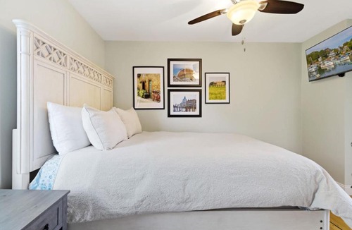 Kennebunk House | Crosswinds Near Beach & Shops