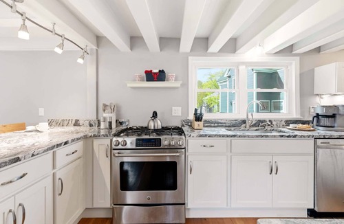 Kennebunk House | Crosswinds Near Beach & Shops