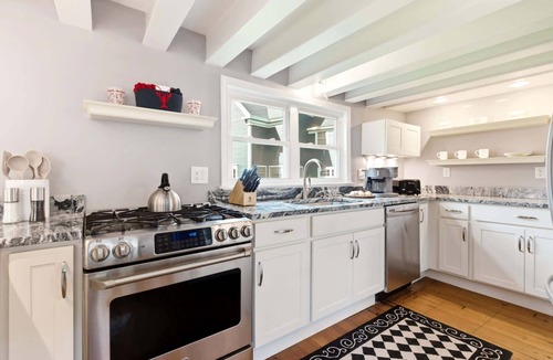 Kennebunk House | Crosswinds Near Beach & Shops