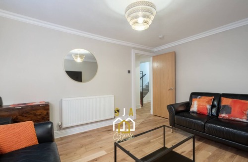 Central Aberdeen Apartment | Crown Apartment - SJA Stays - Modern 2 Bed
