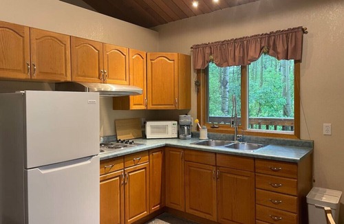 Crowsnest Pass Cabin | Crowsnest River Chalet - Eagle