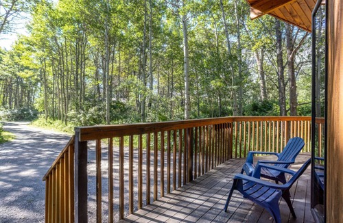 Crowsnest Pass Cabin | Crowsnest River Chalet - Trout