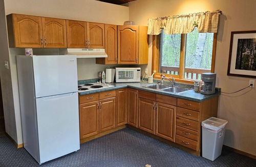 Crowsnest Pass Cabin | Crowsnest River Chalet - Whitetail
