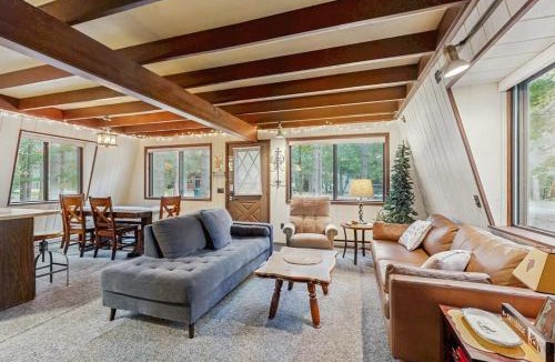Thompsonville House | Crystal Chalet