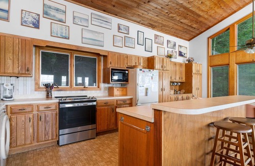 Frankfort Cottage | Crystal Lake Retreat w/Private Waterfront & Beach