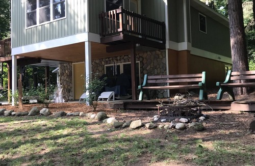 Thompsonville Cabin | Crystal Mountain Cabin - a short distance from the ski lifts and golf course