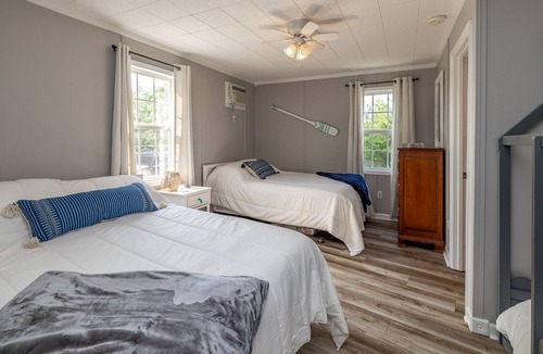 Monticello House | Cumberland Belle Lakehouse - 5 Bedroom, 5 Bath, 10 Bed + more space available
