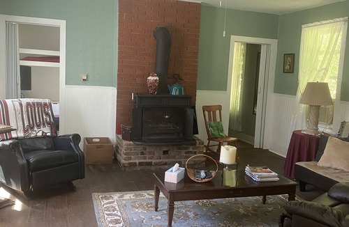 Tippecanoe Cabin | CURRENTLY UNDER REPAIR Rustic little Cabin no wifi no internet