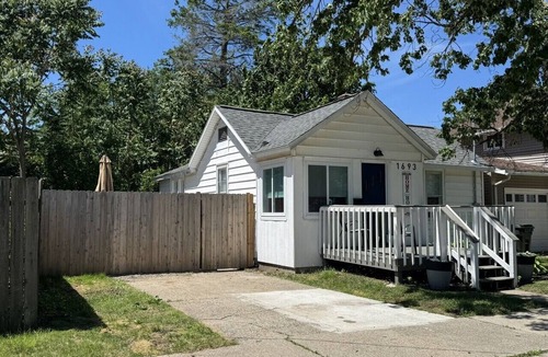 Nims House | Cute and Cozy 2 Bedroom Home with Upgraded Patio and Hot Tub