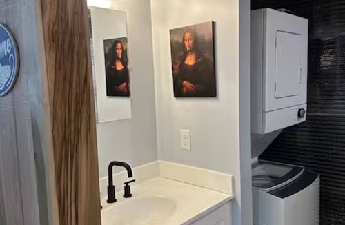 Albany Apartment | Cute and Quaint!