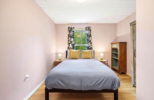 Surry House | Cute Cabin in the Woods
