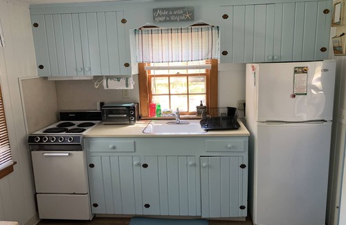 Eastham Cottage | Cute Cape Cottage with pond and pool
