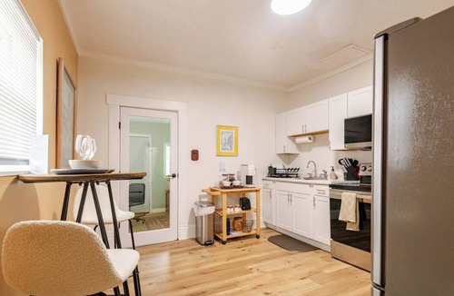 Columbus House | Cute Columbus Bungalow/7 min from Downtown! Great for Workers & Mid Term Stays
