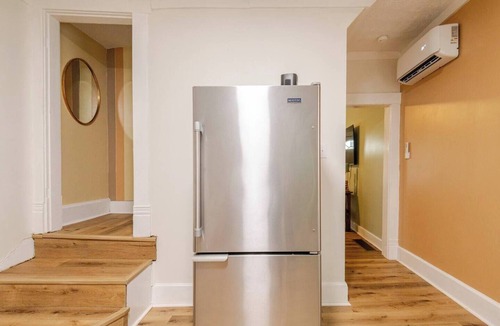 Columbus House | Cute Columbus Bungalow/7 min from Downtown! Great for Workers & Mid Term Stays