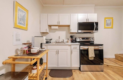 Columbus House | Cute Columbus Bungalow/7 min from Downtown! Great for Workers & Mid Term Stays