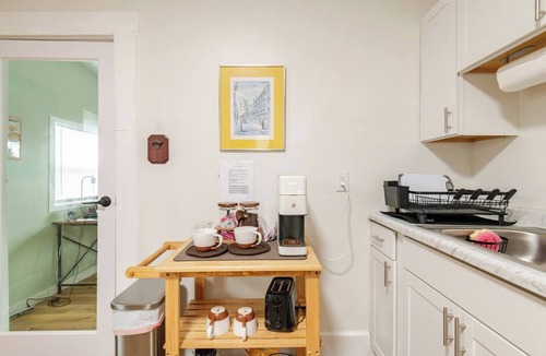 Columbus House | Cute Columbus Bungalow/7 min from Downtown! Great for Workers & Mid Term Stays