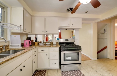 Mount Lebanon House | Cute Home w/Patio ~ 7 Mi to Dtwn Pittsburgh