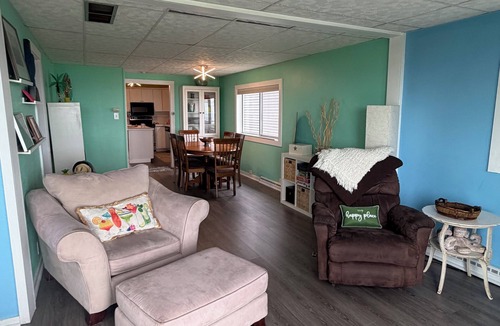 Bay City House | Cute house on Saginaw Bay with hot tub on private beach.