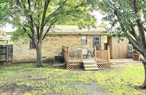 Wichita Falls House | Cute little 2 bedroom in Faith Village with backyard deck
