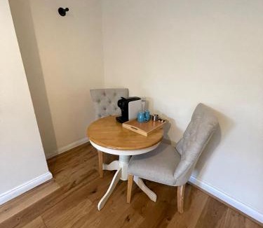 Oakleigh House | Daisy